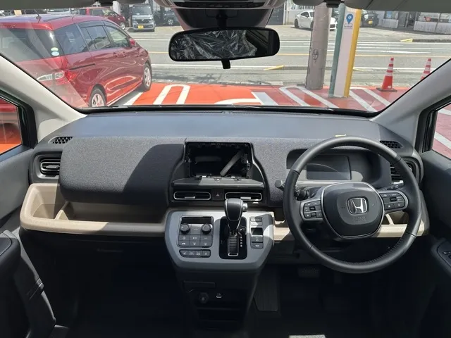 フリード(ホンダ)e：HEV エアー EX ７人乗登録済未使用車 10