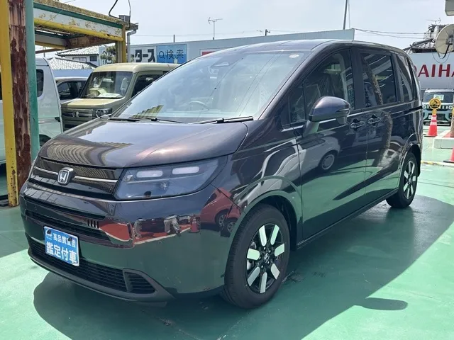 フリード(ホンダ)e：HEV エアー EX ７人乗登録済未使用車 1