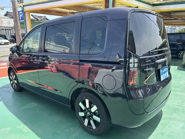 フリード(ホンダ)e：HEV エアー EX ７人乗登録済未使用車 2