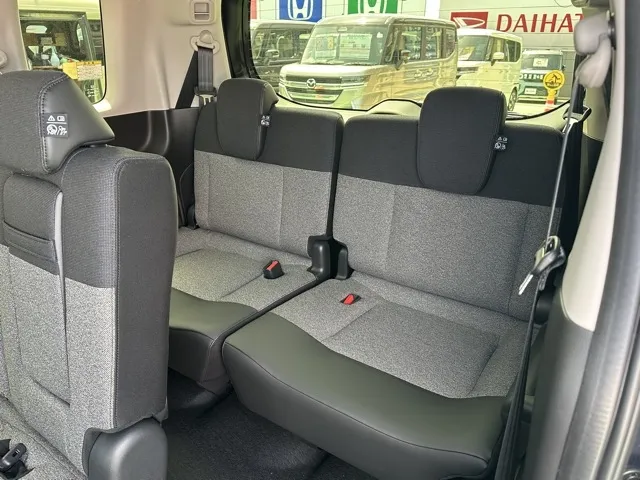 フリード(ホンダ)e：HEV エアー EX ７人乗登録済未使用車 5