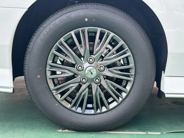 セレナ(ニッサン)eパワー オーテック アラウンドビューモニター 12.3ナビ登録済未使用車 12