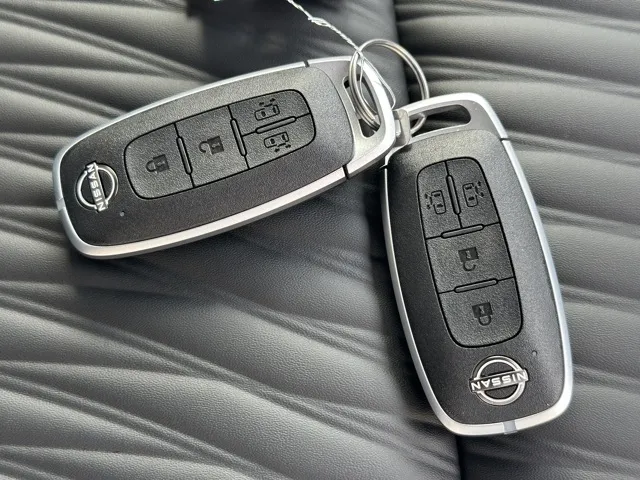セレナ(ニッサン)eパワー オーテック アラウンドビューモニター 12.3ナビ登録済未使用車 16