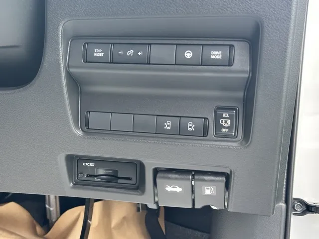 セレナ(ニッサン)eパワー オーテック アラウンドビューモニター 12.3ナビ登録済未使用車 17
