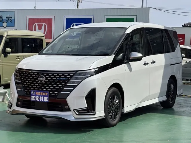 セレナ(ニッサン)eパワー オーテック アラウンドビューモニター 12.3ナビ登録済未使用車 1