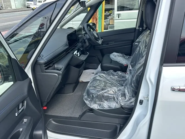 セレナ(ニッサン)eパワー オーテック アラウンドビューモニター 12.3ナビ登録済未使用車 3