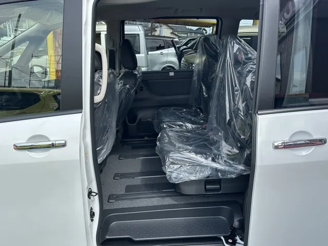 セレナ(ニッサン)eパワー オーテック アラウンドビューモニター 12.3ナビ登録済未使用車 4