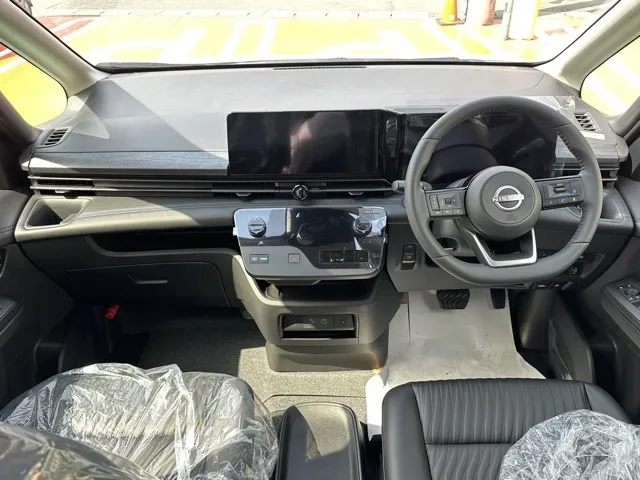 セレナ(ニッサン)eパワー オーテック アラウンドビューモニター 12.3ナビ登録済未使用車 6