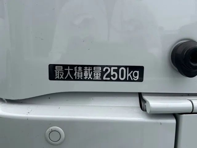 アトレー(ダイハツ)デッキバン AT 4WD届出済未使用車 8