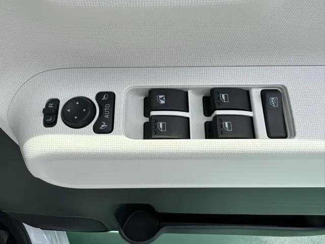 キャンバス(ダイハツ)ストライプスG パノラマUGP 純正バイザー付き届出済未使用車 12