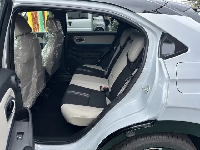 ヴェゼル(ホンダ)ｅ：ＨＥＶ　Ｚ PLaYパッケージ登録済未使用車 4