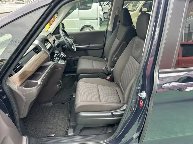 フリード(ホンダ)ハイブリッドG中古車 3