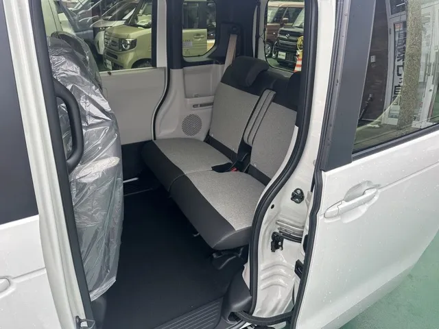 N-BOX(ホンダ)N-BOX コンフォートＰ届出済未使用車 4