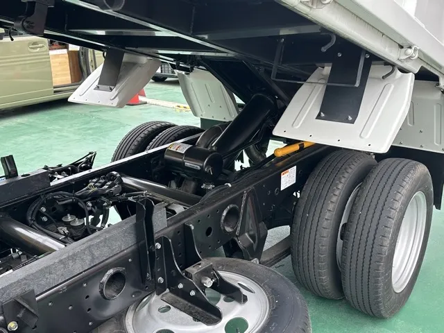 キャンター(三菱)全低床キョウカダンプ ２ｔ中古車 7