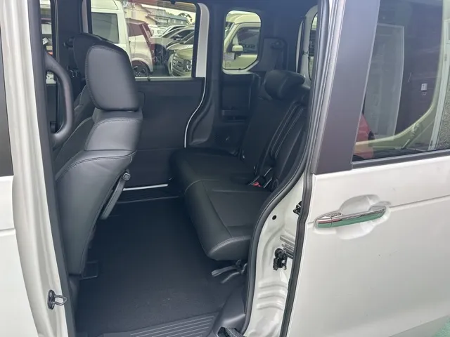 N-BOX(ホンダ)N-BOXカスタムターボ届出済未使用車 4