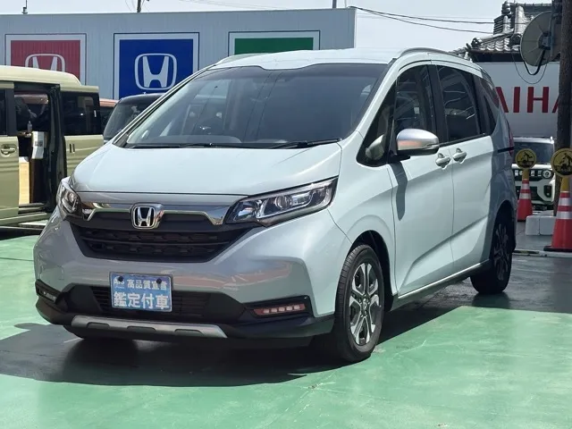 フリード(ホンダ)ハイブリッド クロスター登録済未使用車 1