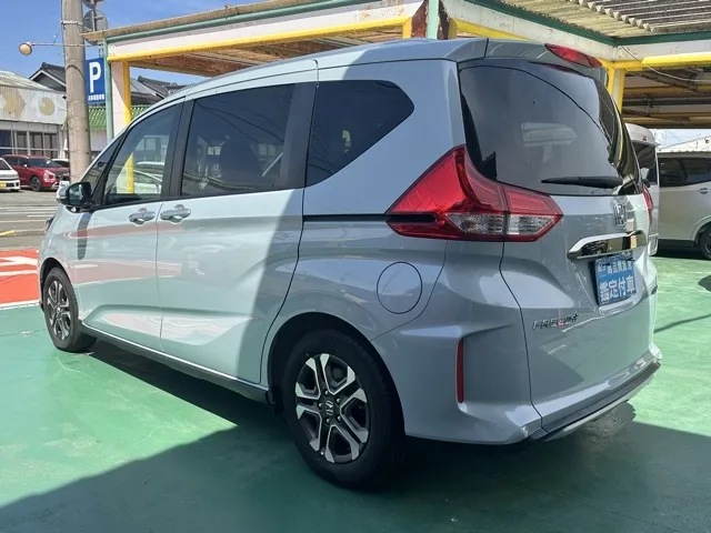 フリード(ホンダ)ハイブリッド クロスター登録済未使用車 2
