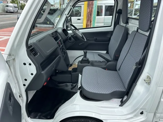 ミニキャブトラック(三菱)M 4WD 5MT届出済未使用車 3