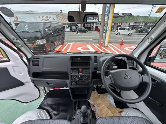 ミニキャブトラック(三菱)M 4WD 5MT届出済未使用車 4
