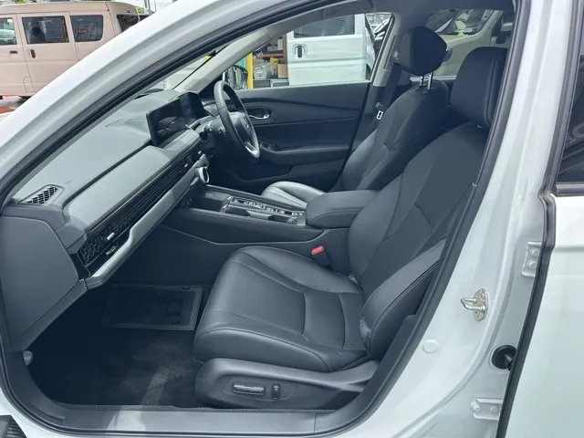 アコード(ホンダ)e：HEV中古車 3