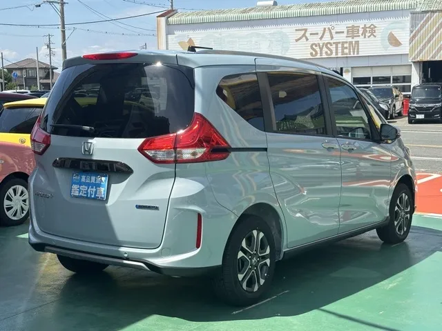フリード(ホンダ)ハイブリッド クロスター 4WD登録済未使用車 11
