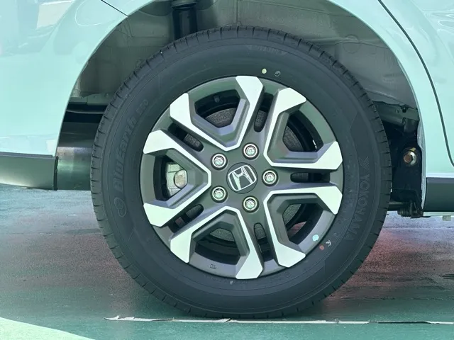 フリード(ホンダ)ハイブリッド クロスター 4WD登録済未使用車 12