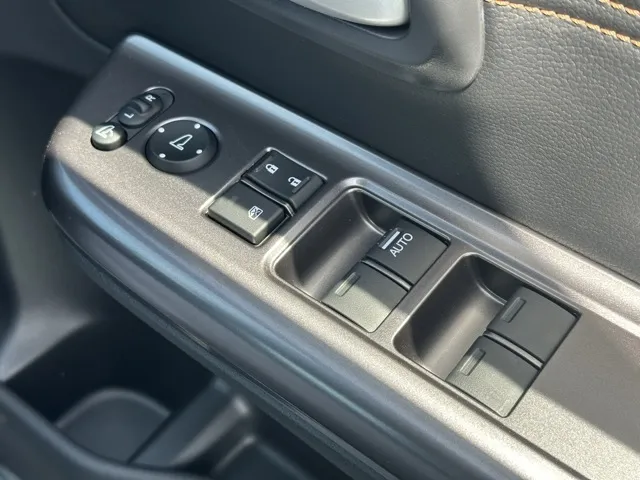 フリード(ホンダ)ハイブリッド クロスター 4WD登録済未使用車 13