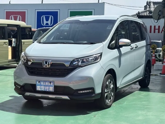 フリード(ホンダ)ハイブリッド クロスター 4WD登録済未使用車 1
