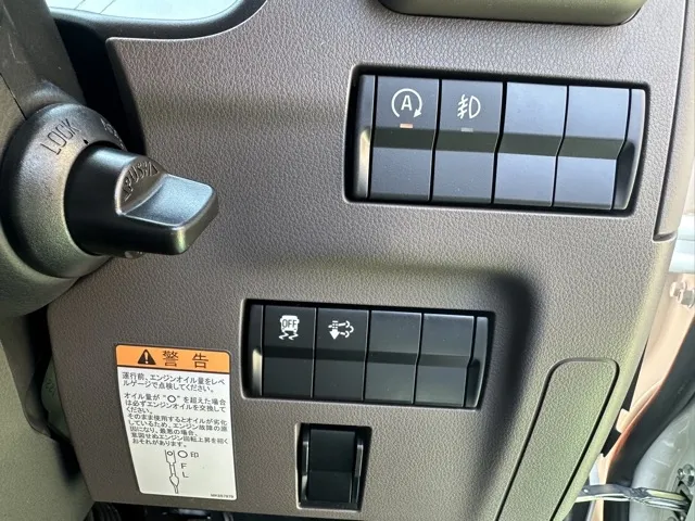 キャンター(三菱)全低床 平ボディ ２ｔ登録済未使用車 16
