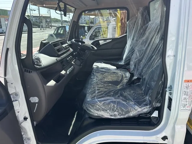 キャンター(三菱)全低床キョウカダンプ ３ｔ登録済未使用車 11
