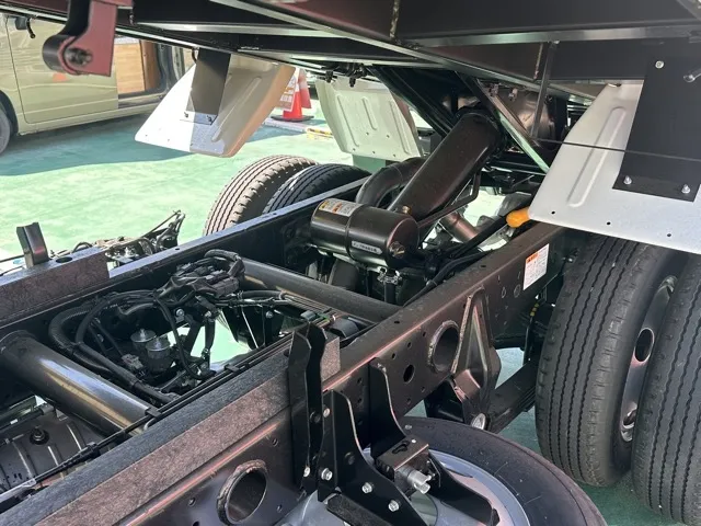 キャンター(三菱)全低床キョウカダンプ ３ｔ登録済未使用車 2
