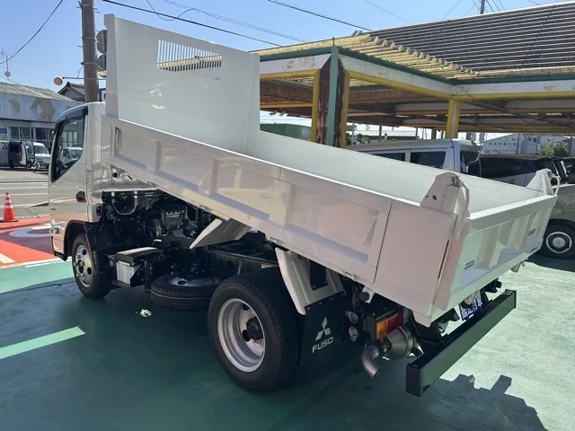 キャンター(三菱)全低床キョウカダンプ ３ｔ登録済未使用車 4