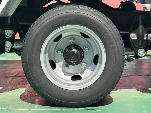 キャンター(三菱)全低床キョウカダンプ ３ｔ登録済未使用車 6