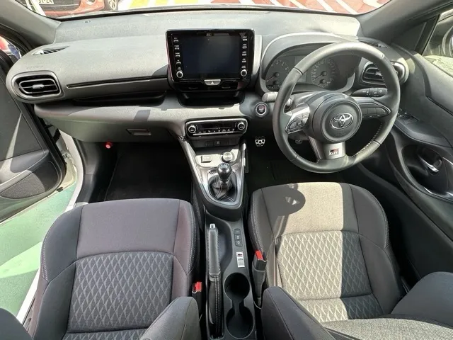 GRヤリス(トヨタ)RZ ４WD 6MT中古車 5