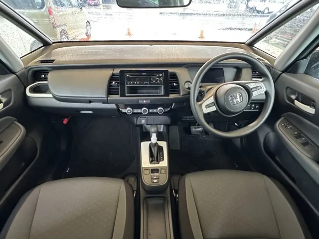 フィット(ホンダ)e：HEV ベーシック中古車 5