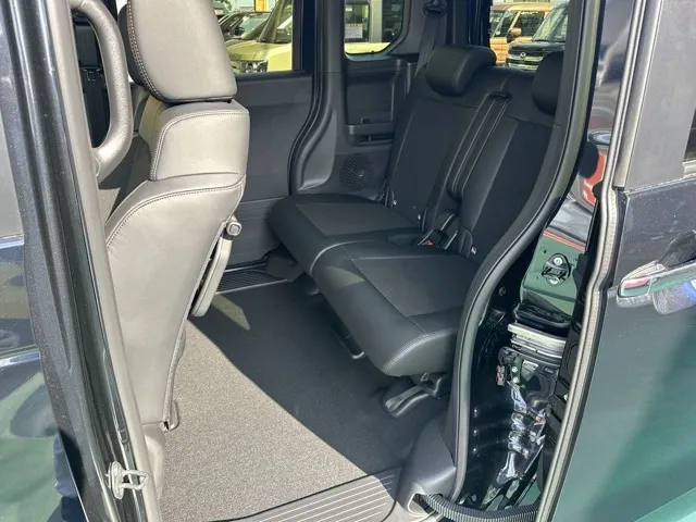 N-BOX(ホンダ)N-BOXカスタムターボ届出済未使用車 4