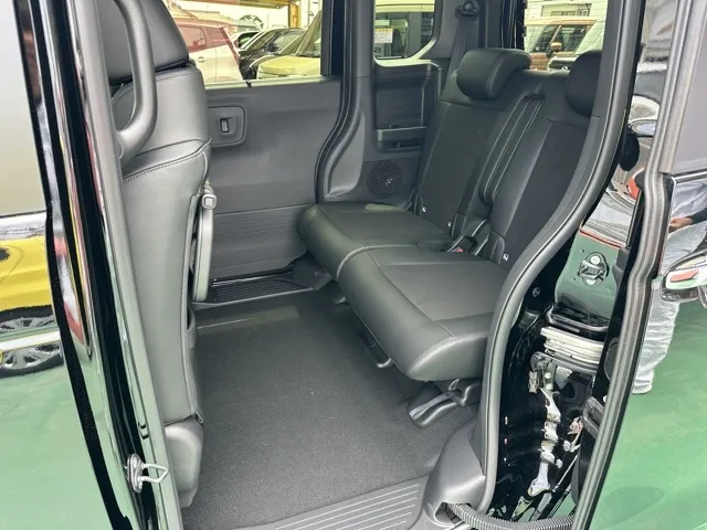 N-BOX(ホンダ)N-BOXカスタムターボ届出済未使用車 4