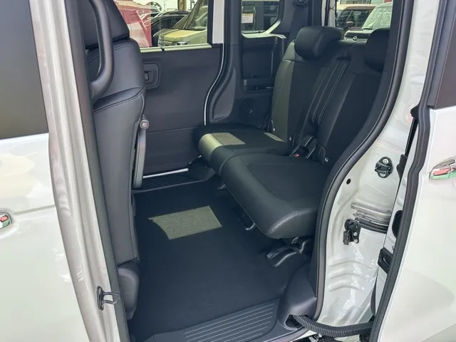 N-BOX(ホンダ)N-BOXカスタムターボ届出済未使用車 4