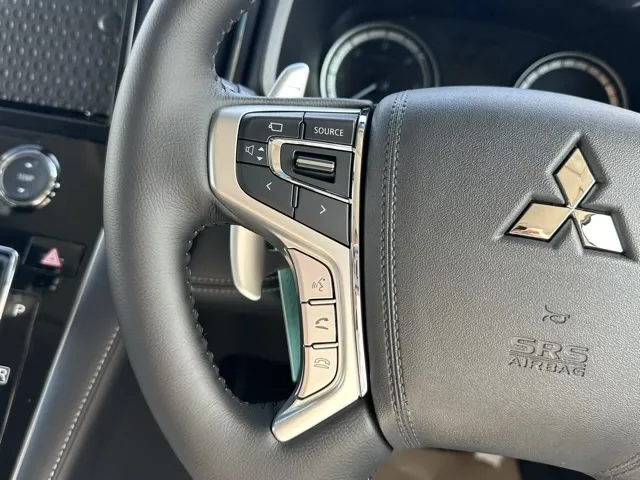 デリカD:5(三菱)シャモニー ナビ取付PKGアラビュー登録済未使用車 18