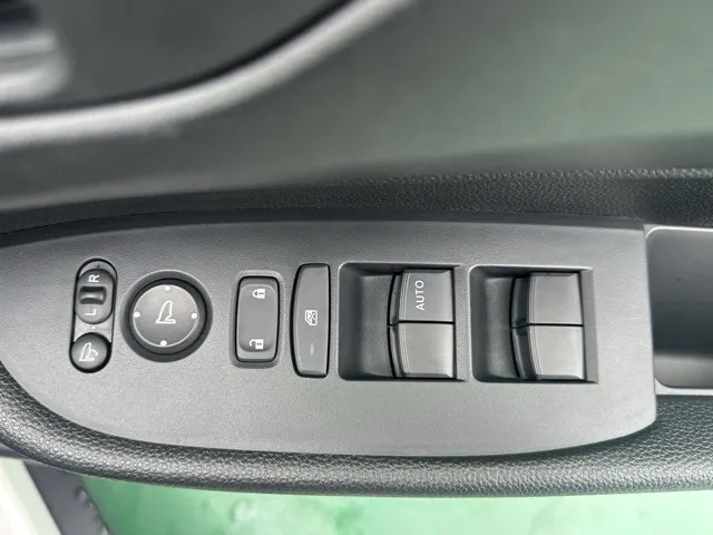WR-V(ホンダ)X登録済未使用車 13