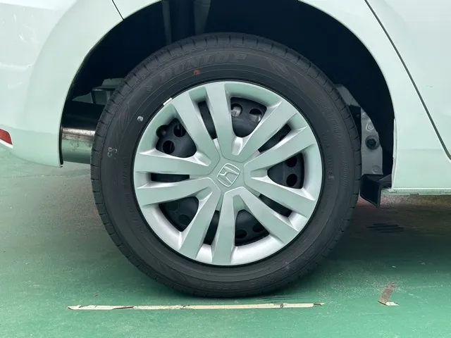 フィット(ホンダ)e：HEV ホーム ４ＷＤ登録済未使用車 12