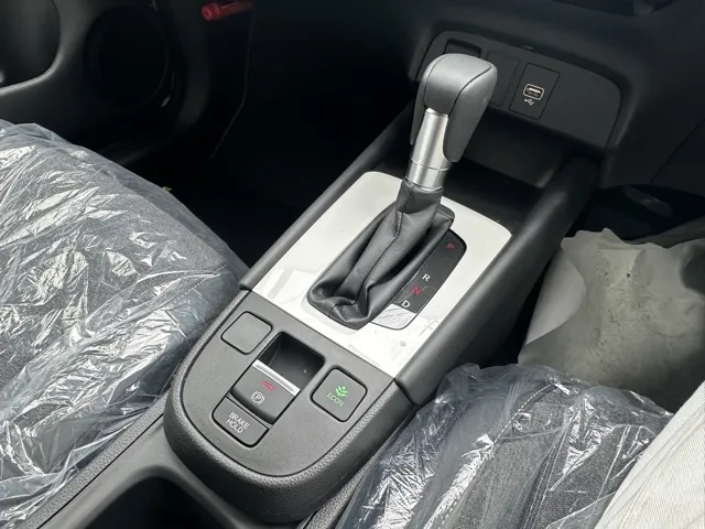 フィット(ホンダ)e：HEV ホーム ４ＷＤ登録済未使用車 15