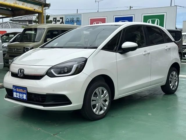 フィット(ホンダ)e：HEV ホーム ４ＷＤ登録済未使用車 1