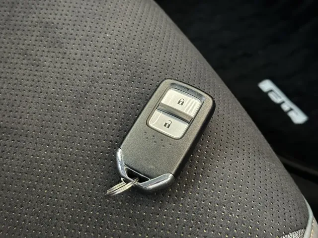 フィット(ホンダ)e：HEV RS中古車 17