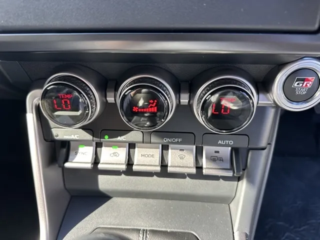 GR86(トヨタ)RC 6MT登録済未使用車 14