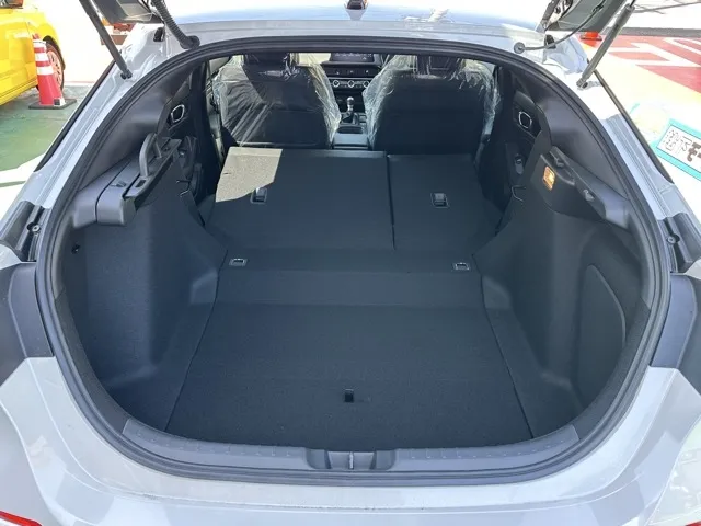 シビック(ホンダ)RS 6MT登録済未使用車 9