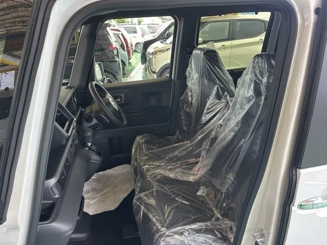 N-BOX(ホンダ)N-BOXカスタムターボ届出済未使用車 2
