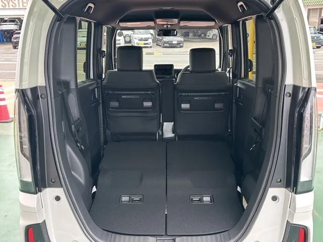 N-BOX(ホンダ)N-BOXカスタムターボ届出済未使用車 11