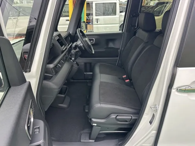 N-BOX(ホンダ)N-BOXカスタムターボ届出済未使用車 3