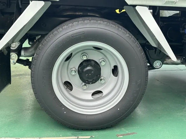 キャンター(三菱)全低床キョウカダンプ ２ｔ登録済未使用車 17