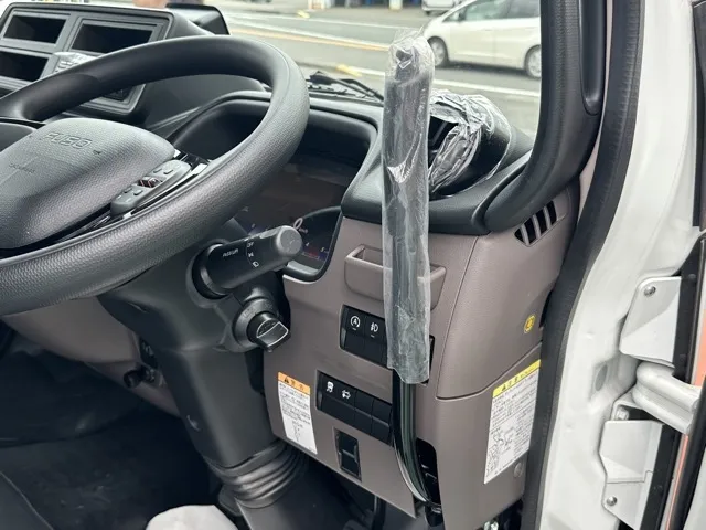 キャンター(三菱)全低床キョウカダンプ ２ｔ登録済未使用車 18